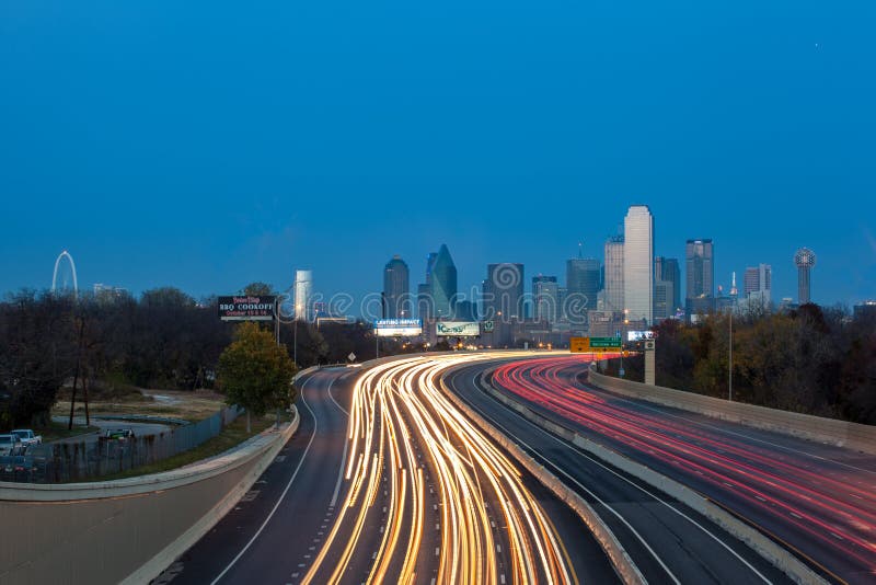 Orizzonte della città di Dallas fotografia stock libera da diritti Orizzonte della città di Dallas fotografia stock libera da diritti