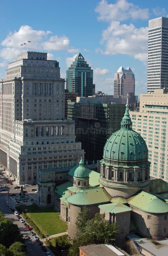 Orizzonte di Montreal di giorno fotografie stock libere da diritti Orizzonte di Montreal di giorno fotografie stock libere da diritti