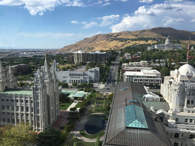 Orizzonte di Salt Lake City con il tempio mormonico immagini stock Orizzonte di Salt Lake City con il tempio mormonico immagini stock