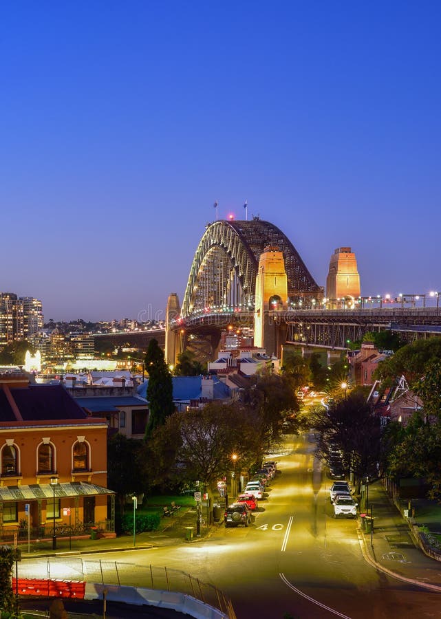 Orizzonte di Sydney e di Sydney Harbour Bridge osservato dall'osservatorio fotografia stock libera da diritti Orizzonte di Sydney e di Sydney Harbour Bridge osservato dall'osservatorio fotografia stock libera da diritti