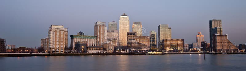 Orizzonte panoramico 2013 del distretto finanziario di Londra fotografia stock libera da diritti Orizzonte panoramico 2013 del distretto finanziario di Londra fotografia stock libera da diritti