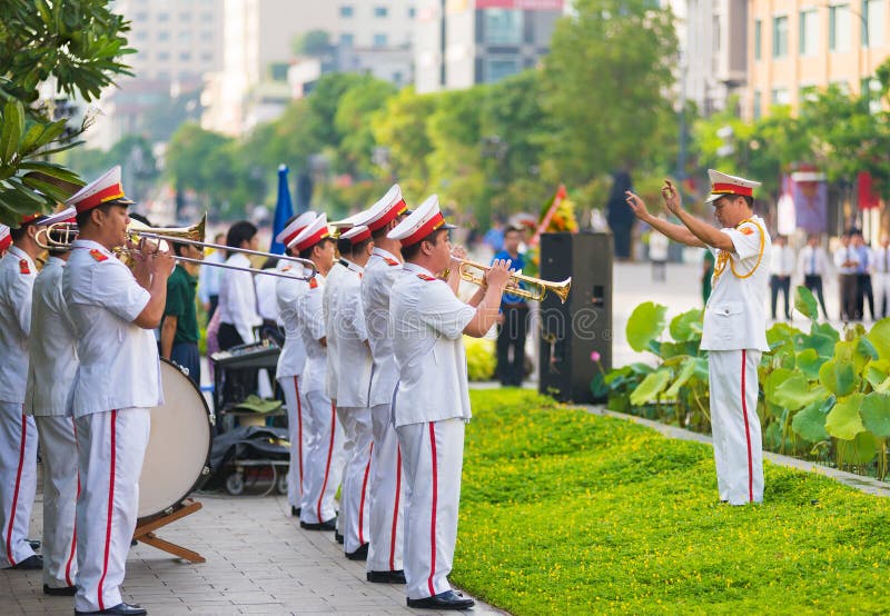 Orkest op Ho Chi Minhs-verjaardag, officiële feestdag van Vietnam, H stock foto's Orkest op Ho Chi Minhs-verjaardag, officiële feestdag van Vietnam, H stock foto's