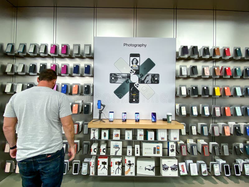 A Genius Bar Reservations Sign at an Apple Store in Front of the Genius Bar  Where Apple Employees are Helping Customers Editorial Stock Image - Image  of global, iphone: 237668444