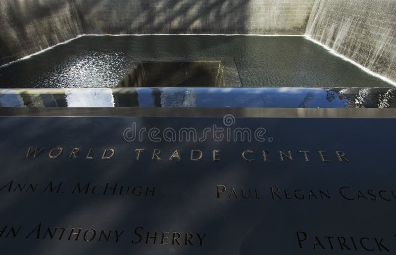 Orma della cascata di WTC, memoriale nazionale dell'11 settembre, New York, New York, U.S.A.