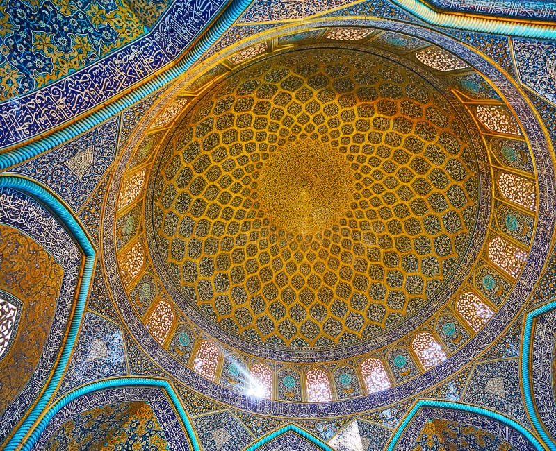 Ornamento no interior de Sheikh Lotfollah Mosque, Isfahan, Irã fotografia de stock royalty free Ornamento no interior de Sheikh Lotfollah Mosque, Isfahan, Irã fotografia de stock royalty free