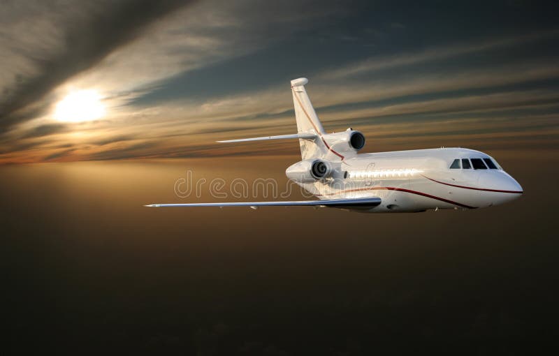 Bella (sorridendo) lusso aereo è in volo (arrivo) nella prima alba travi sopra la Terra.