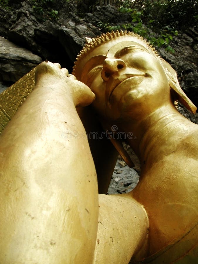 Oro Buddha addormentato fotografie stock Oro Buddha addormentato fotografie stock