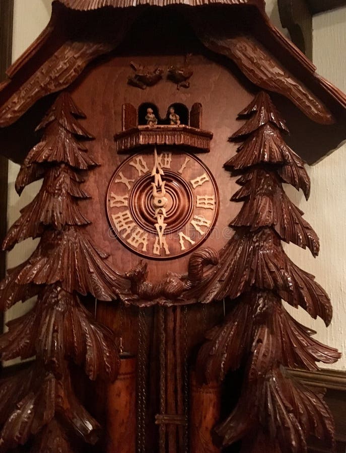 Orologio di Cuckoo in Legno fotografia stock Orologio di Cuckoo in Legno fotografia stock