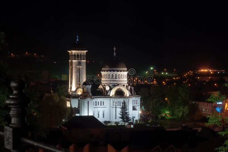 Pravoslavná katedrála z Sighisoara, Rumunsko, v noci.