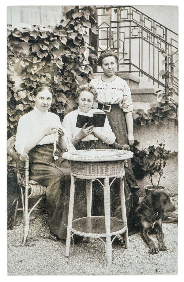 Oryginalna rocznik fotografia dojrzałe portret trzy kobiety Stary pict obrazy stock