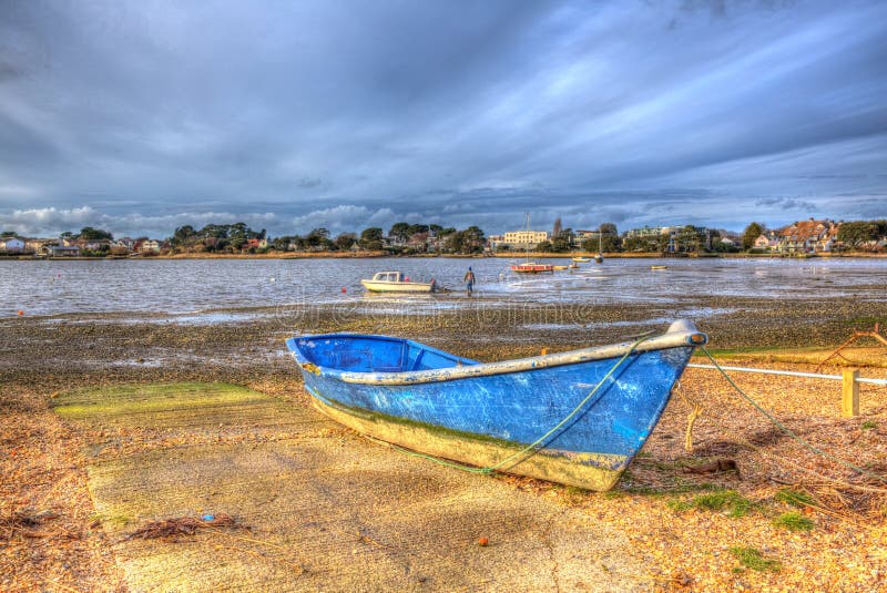 Os barcos em Christchurch abrigam perto de Mudeford Dorset Inglaterra Reino Unido como a pintura na cor brilhante vívida HDR fotos de stock royalty free Os barcos em Christchurch abrigam perto de Mudeford Dorset Inglaterra Reino Unido como a pintura na cor brilhante vívida HDR fotos de stock royalty free