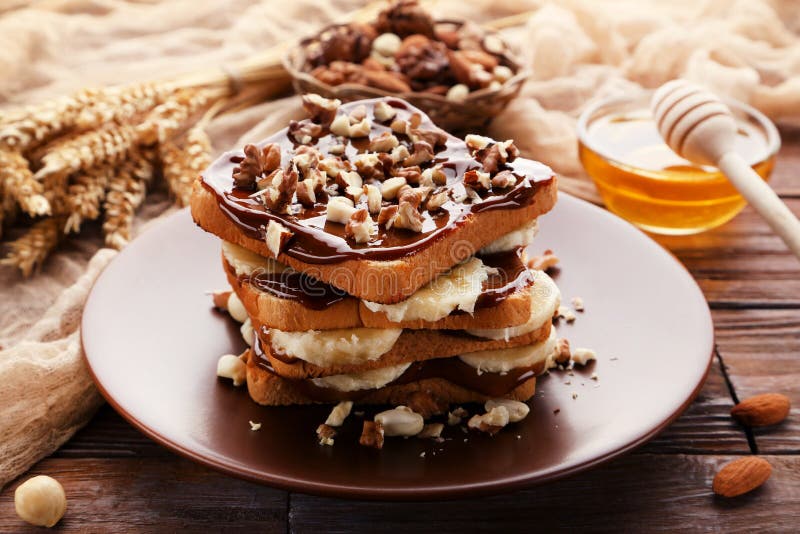 Os brindes panam com bananas fotografia de stock royalty free