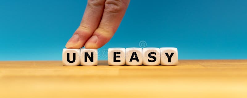 Dados formam as palavras `UN EASY` fotografia de stock royalty free