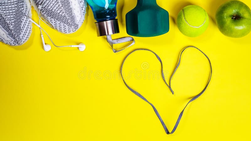 Bola Com Os Fones De Ouvido Para Coisas Do Jogador Da Música E De Futebol,  Foto Longa Foto de Stock - Imagem de cones, conceito: 120997916