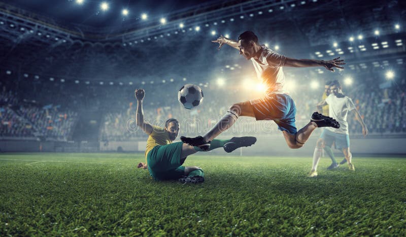 Os melhores momentos do futebol Meios mistos imagens de stock royalty free Os melhores momentos do futebol Meios mistos imagens de stock royalty free