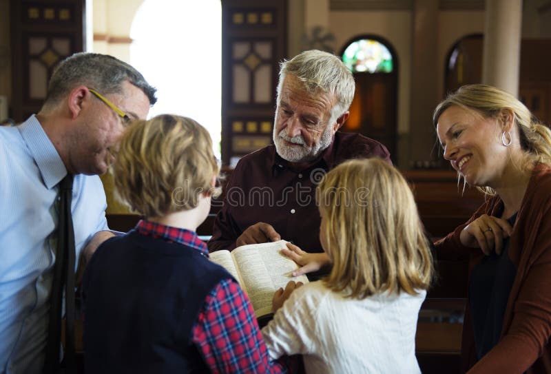 Os povos da igreja acreditam a fé religiosa imagens de stock Os povos da igreja acreditam a fé religiosa imagens de stock