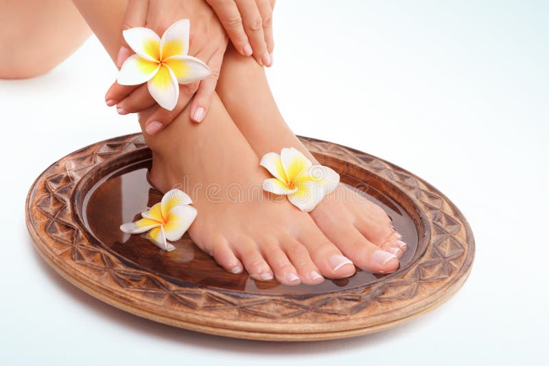Os pés das mulheres bonitas imagem de stock royalty free Os pés das mulheres bonitas imagem de stock royalty free