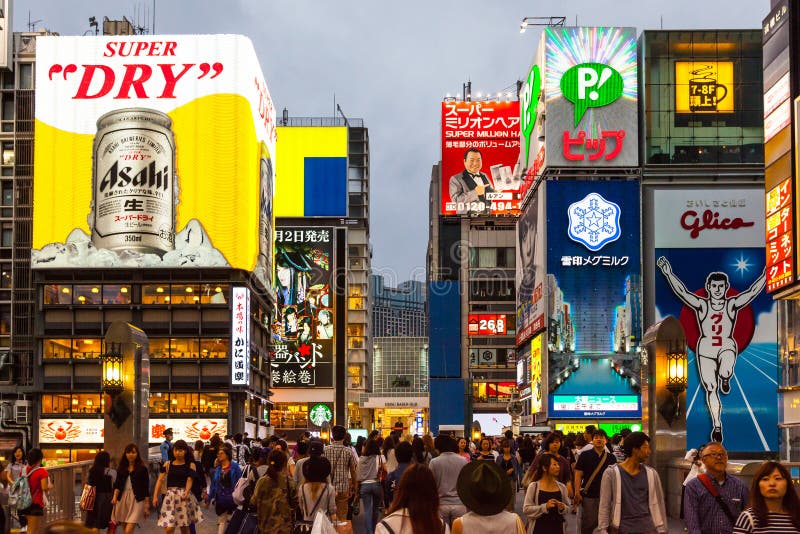 Osaka - beschäftigte Dotonbori-Straße lizenzfreies stockbild Osaka - beschäftigte Dotonbori-Straße lizenzfreies stockbild