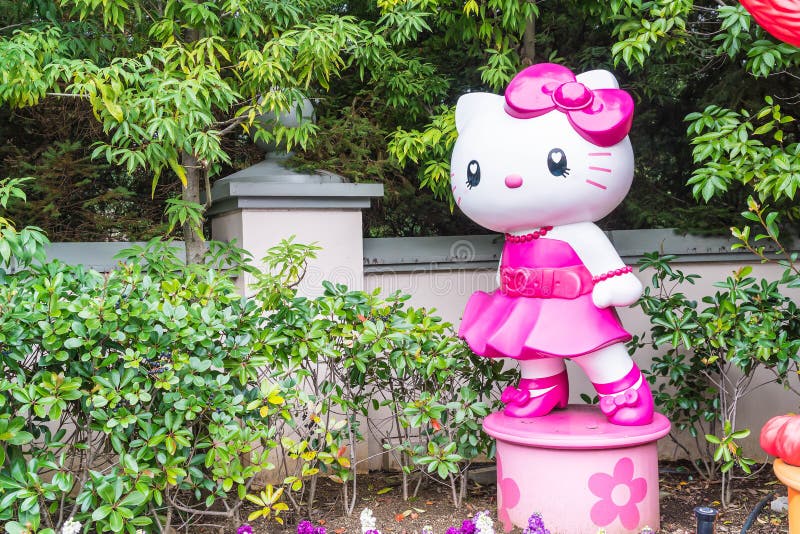 OSAKA JAPAN - NOVEMBER 21 2016: Elmo, pott och nyfiken i allhelgonaafton arkivbild OSAKA JAPAN - NOVEMBER 21 2016: Elmo, pott och nyfiken i allhelgonaafton arkivbild