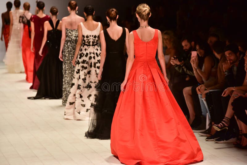 Oscar De La Renta Fashion Show Editorial Stock Photo - Image of benz ...