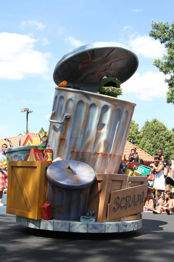 Oscar the grouch in trash can