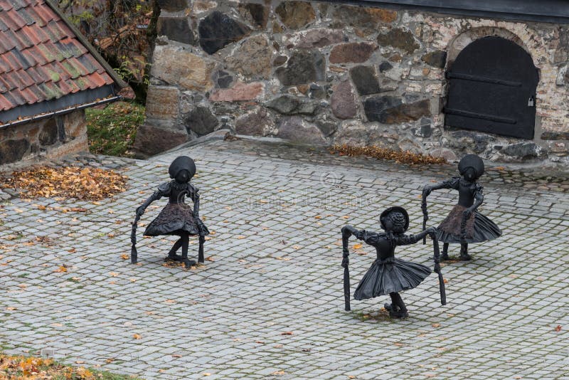 Oslo Akershus Festungsgarten Park, Mädchen tanzen, Aussicht stockbilder Oslo Akershus Festungsgarten Park, Mädchen tanzen, Aussicht stockbilder
