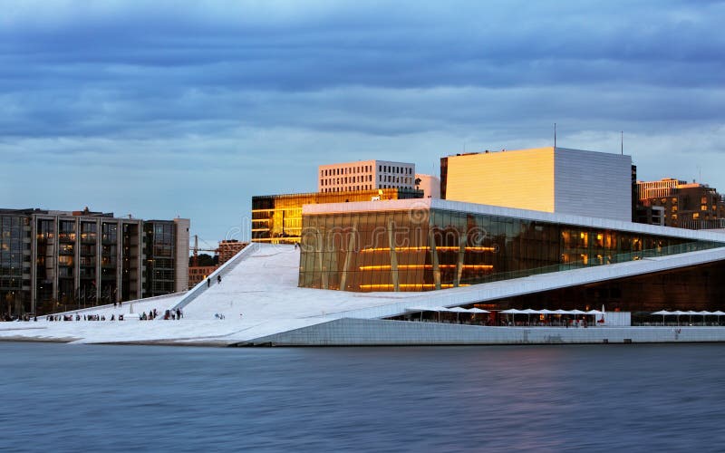 Oslo - Nationaal Operahuis, Noorwegen royalty-vrije stock afbeelding Oslo - Nationaal Operahuis, Noorwegen royalty-vrije stock afbeelding