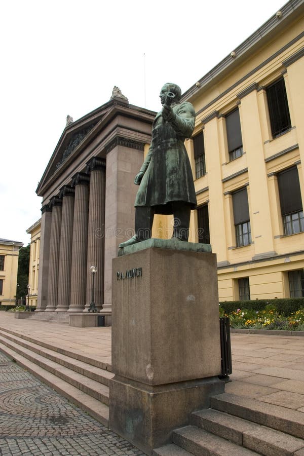 Oslo University & Statue