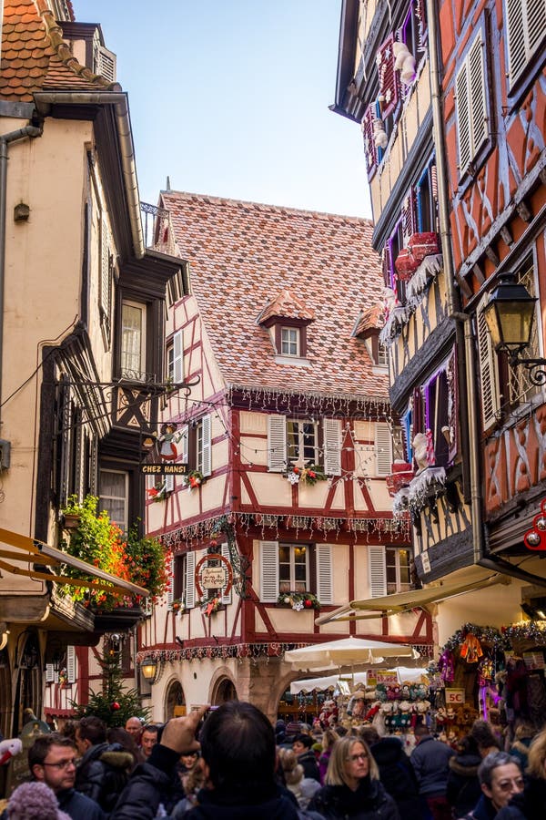 Ospiti del mercato di Natale a Colmar immagini stock libere da diritti Ospiti del mercato di Natale a Colmar immagini stock libere da diritti