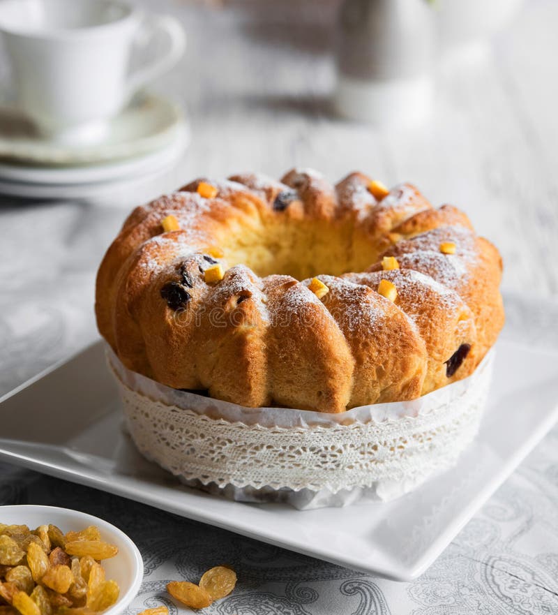 Ostern-Brot Mit Rosinen Russisches Kulich Paska, Polnisches Babka ...