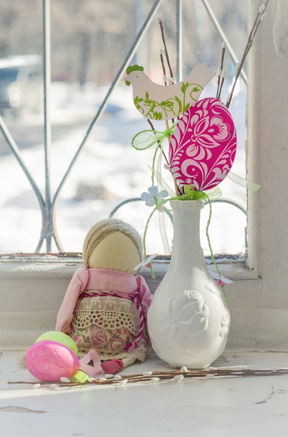 Ostern-Dekoration auf dem Fensterbrett Ostern-Stillleben in Retro- stockfoto Ostern-Dekoration auf dem Fensterbrett Ostern-Stillleben in Retro- stockfoto