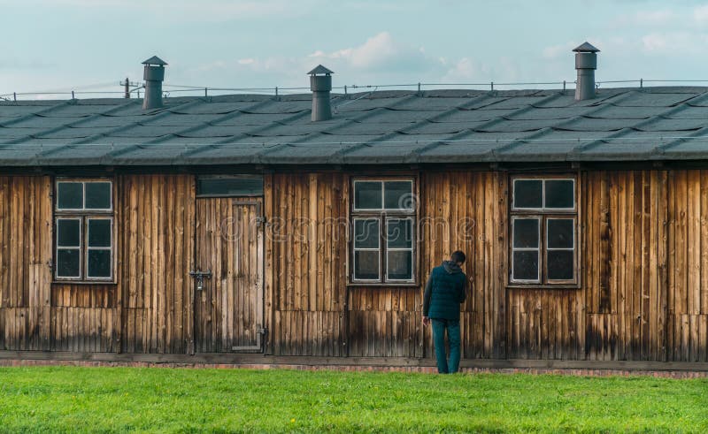 Oswiencim, Pologne - 21 septembre 2019 : Camp de concentration de Birkenau Casernes de la mort Histoire juive de camp d'extermina image stock Oswiencim, Pologne - 21 septembre 2019 : Camp de concentration de Birkenau Casernes de la mort Histoire juive de camp d'extermina image stock