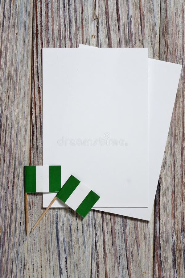1? ottobre festa dell'indipendenza felice della Nigeria il concetto di patriottismo, di libertà e di indipendenza Mini bandiere c immagini stock libere da diritti 1? ottobre festa dell'indipendenza felice della Nigeria il concetto di patriottismo, di libertà e di indipendenza Mini bandiere c immagini stock libere da diritti