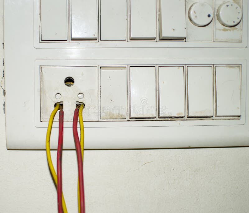Otwarci druty w nasadce elektryczny zdjęcia stock Otwarci druty w nasadce elektryczny zdjęcia stock