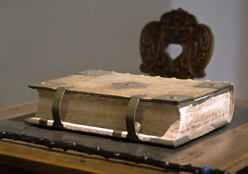 Oud boek stock foto. Image of bijbel, document, bureau 6711622