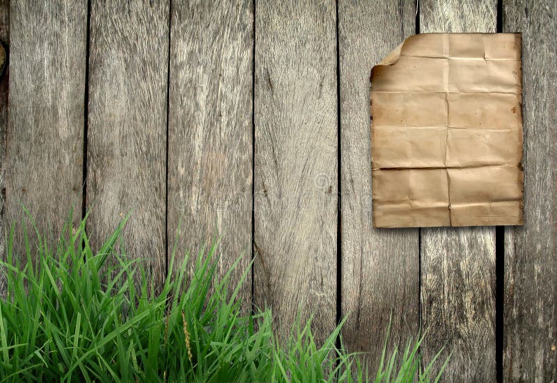 Oud papier op een houten hek stock afbeeldingen