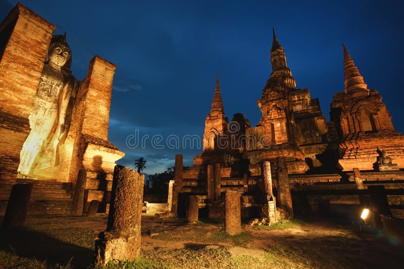 Oud geruïneerd Wat Mahathat in Sukhothai-Provincie, Thailand stock afbeeldingen Oud geruïneerd Wat Mahathat in Sukhothai-Provincie, Thailand stock afbeeldingen