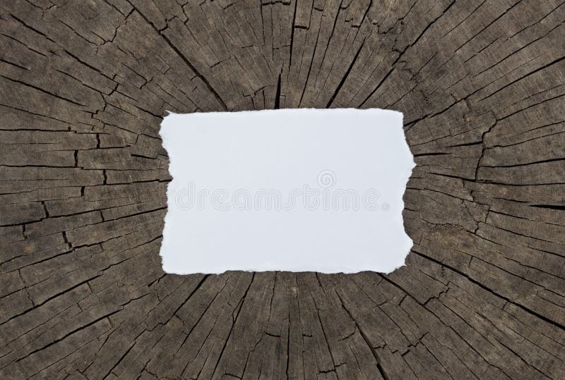 Oud geweven document blad op een donkere houten lijst horizontaal Model royalty-vrije stock foto's Oud geweven document blad op een donkere houten lijst horizontaal Model royalty-vrije stock foto's