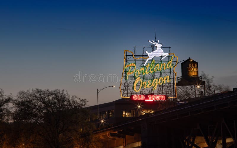 Oud het neonteken van Stadsportland Oregon in Portland, Oregon royalty-vrije stock foto Oud het neonteken van Stadsportland Oregon in Portland, Oregon royalty-vrije stock foto