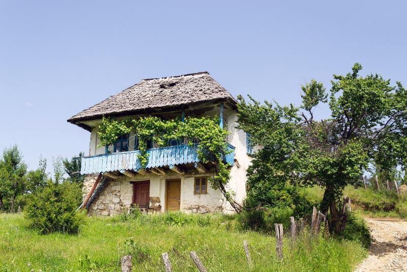 Oud Roemeens landelijk traditioneel huis van Oltenia-gebied