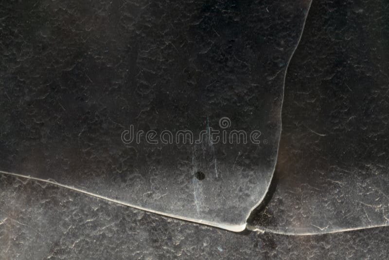 Oud rokerig en stoffig die glas door barsten in de schaduw wordt beschadigd royalty-vrije stock foto's Oud rokerig en stoffig die glas door barsten in de schaduw wordt beschadigd royalty-vrije stock foto's