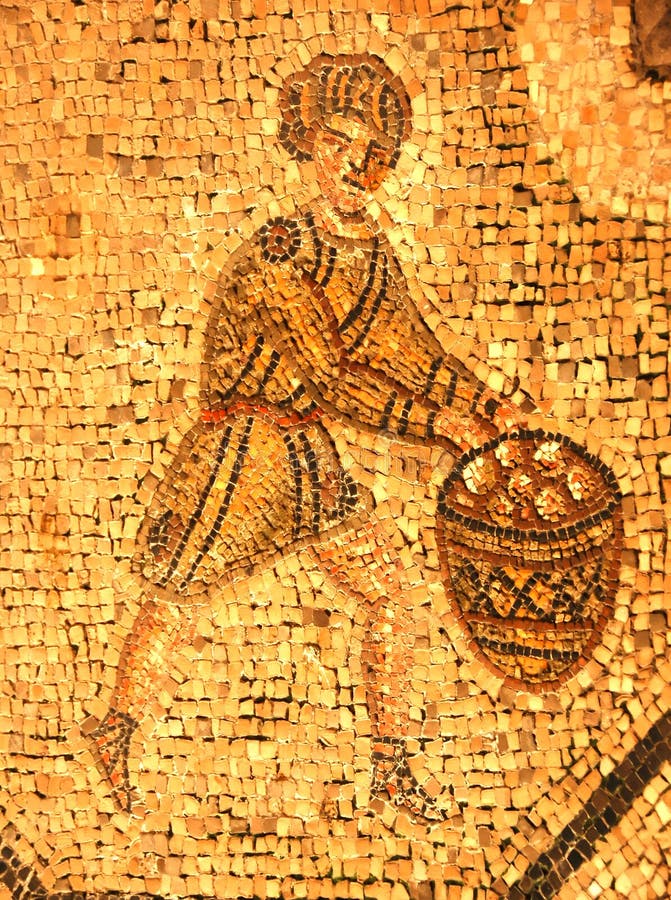 Oud roman mozaïek van een mens in een uniformjas royalty-vrije stock afbeeldingen Oud roman mozaïek van een mens in een uniformjas royalty-vrije stock afbeeldingen