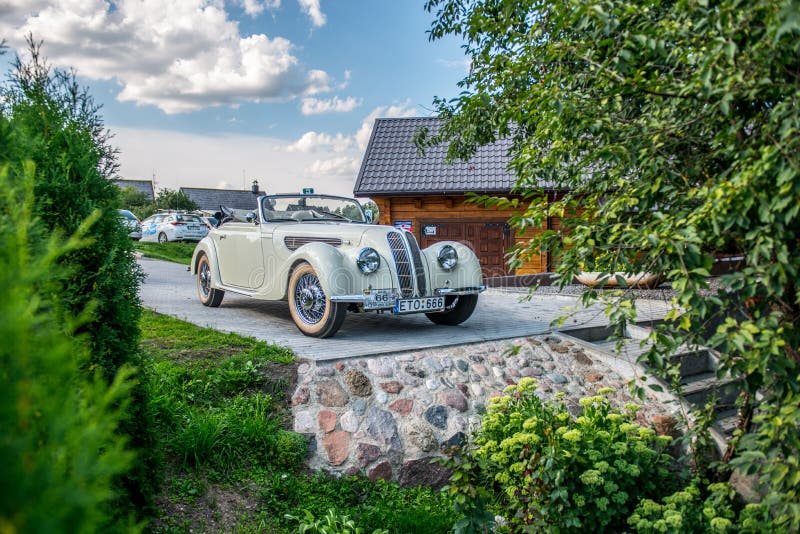 Oud uitstekend autobmw royalty-vrije stock fotografie Oud uitstekend autobmw royalty-vrije stock fotografie
