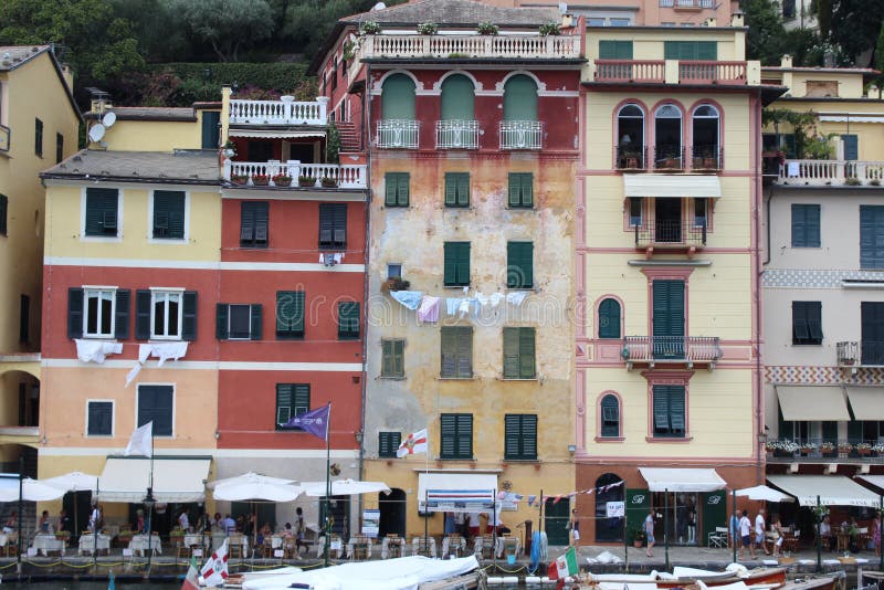 Oude architecturale die benadering van Italië in Portofino wordt gezien stock afbeeldingen Oude architecturale die benadering van Italië in Portofino wordt gezien stock afbeeldingen