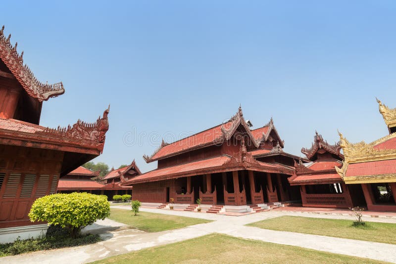 Oude gebouwen bij het Paleis van Mandalay royalty-vrije stock afbeelding Oude gebouwen bij het Paleis van Mandalay royalty-vrije stock afbeelding