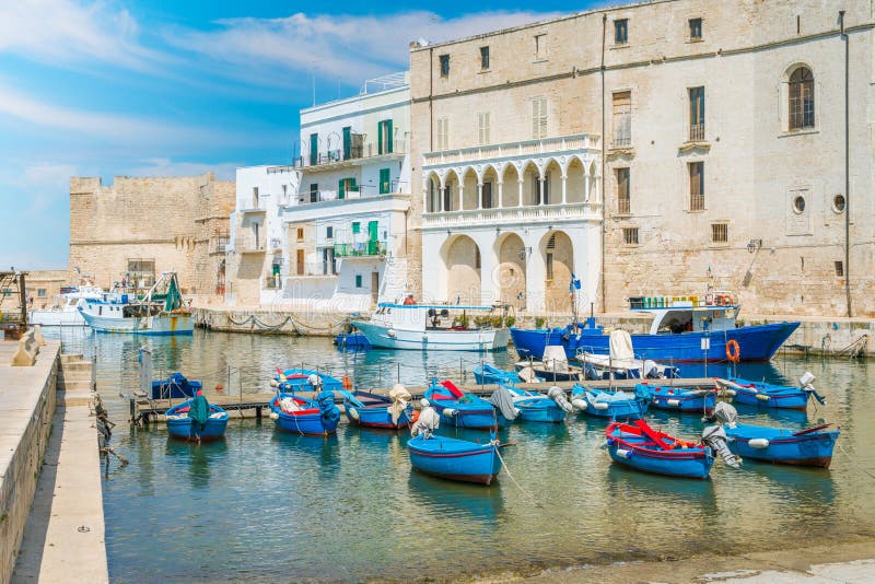 Oude haven in Monopoli, Bari Province, Apulia, zuidelijk Italië stock afbeelding Oude haven in Monopoli, Bari Province, Apulia, zuidelijk Italië stock afbeelding