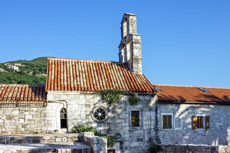 Oude kerk in Budva, Montenegro royalty-vrije stock foto Oude kerk in Budva, Montenegro royalty-vrije stock foto