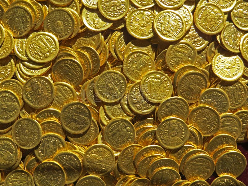 Oude muntstukschat Gestempeld gouden rond geld royalty-vrije stock fotografie Oude muntstukschat Gestempeld gouden rond geld royalty-vrije stock fotografie