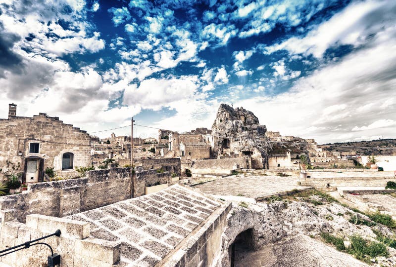 Oude stad van Matera (Sassi di Matera) op de mooie zomer D royalty-vrije stock foto's Oude stad van Matera (Sassi di Matera) op de mooie zomer D royalty-vrije stock foto's