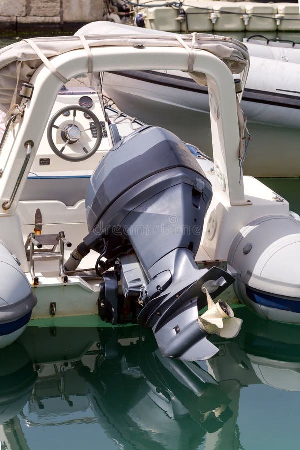 Used Outboard Boat Engine 200 HP 2 Stroke. Heavy Engine Yamaha Two